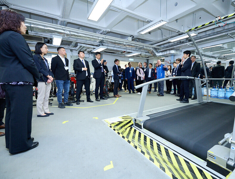 <p>Overseas participants of the 6<sup>th</sup> ASIA Congress visited the Scientific Conditioning Centre of the HKSI.</p>
